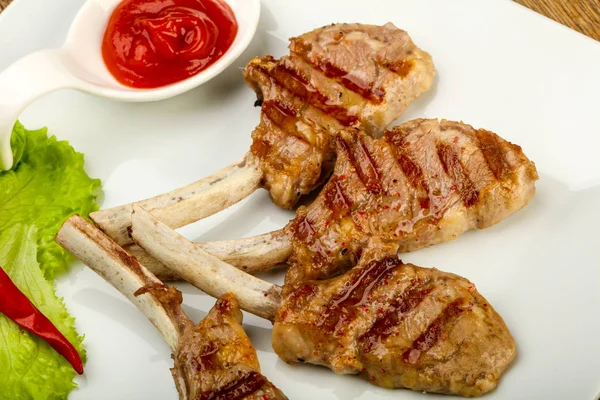 Grilled lamb with tomato sauce — Stock Photo, Image