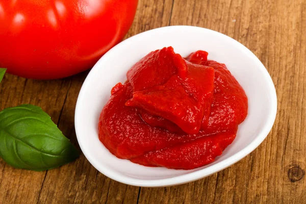 Pasta di pomodoro nella ciotola — Foto Stock