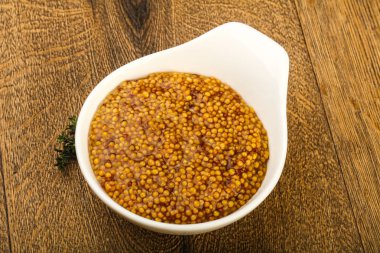 Dijon hardalı kabın içinde 