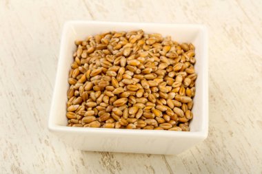 Kabın içinde buğday taneleri