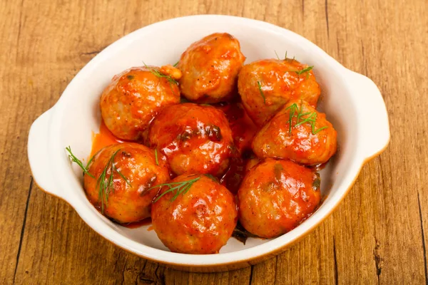 Kulki mięsne w sosie pomidorowym — Zdjęcie stockowe