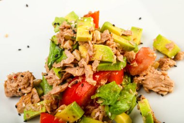 Ton balığı ve Avokado salatası