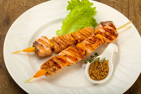 Grilled salmon skewers — Stock Photo, Image