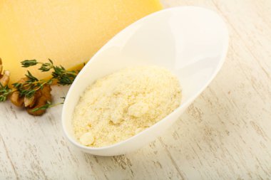 Parmesan peyniri rendesi