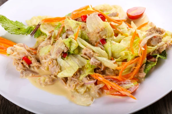 Lezzetli ton balıklı salata 