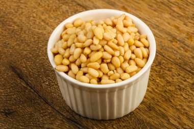 kabın içinde sedir fındık