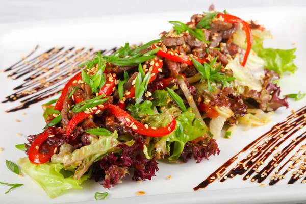 Domuz eti lezzetli salata