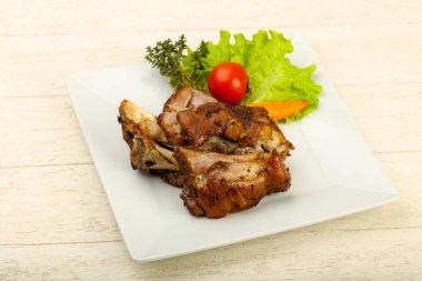 Kavrulmuş domuz diz