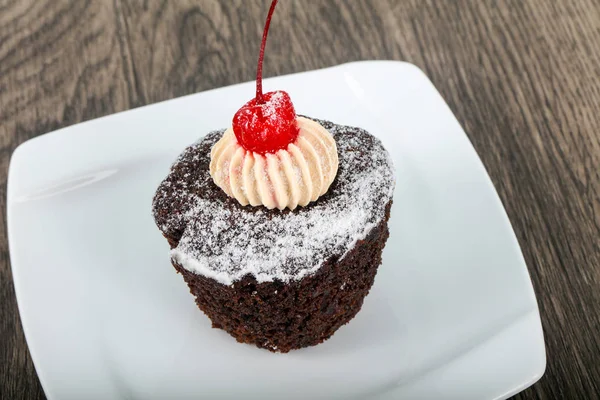 Tatlı kek kiraz ile