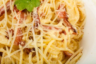 lezzetli makarna carbonara