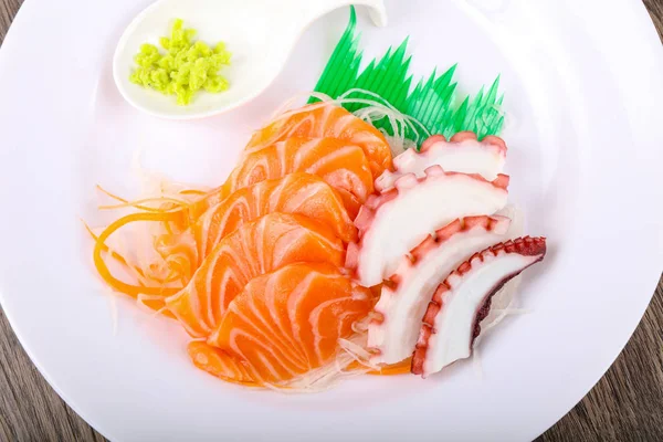 Lax och bläckfisk sashimi — Stockfoto