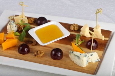 Peynir tabağı mix üzüm ile