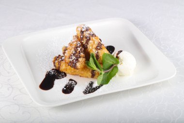 Gevrek muz dondurma ile