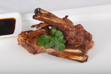 Kişniş yapraklı kuzu rostosu