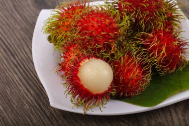Taze Olgun tatlı Rambutan yığın