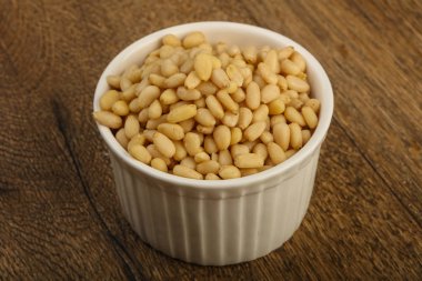 kabın içinde sedir fındık