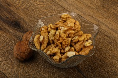 Kabın içinde açık ceviz