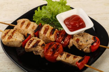 Izgara hindi şişleri