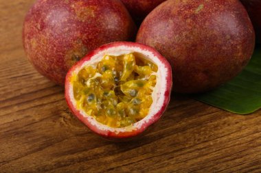 Maracuya - tropikal ünlü tutku meyve