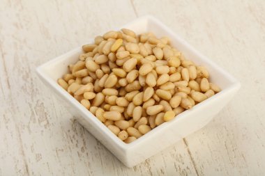 kabın içinde sedir fındık