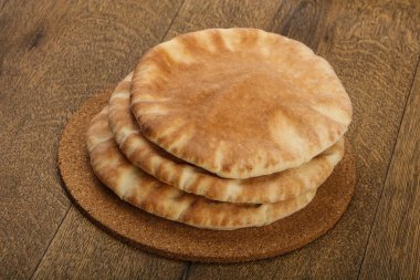 Pide ekmek yığın 