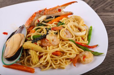 Deniz mahsulleri spagetti ile midye