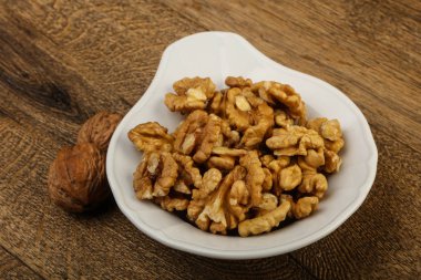 Kabın içinde açık ceviz