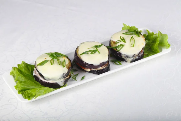 Gebakken aubergine met tomaat — Stockfoto