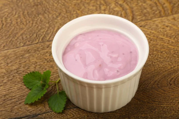 Yoghurt with blueberries — Stock Photo, Image