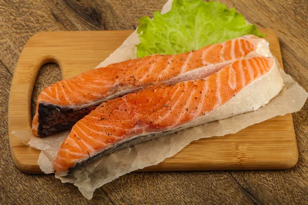 Raw salmon slices — Stock Photo, Image