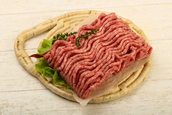Surowe mięso mielone wołowe — Zdjęcie stockowe