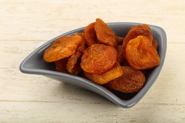 Kasede kurutulmuş kayısı.