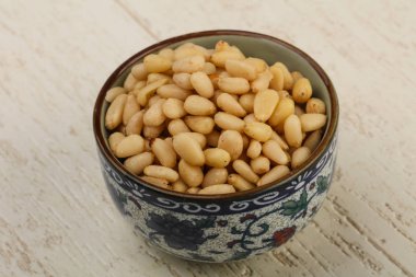 kabın içinde sedir fındık