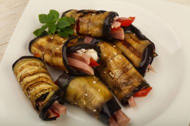 Jambon ile doldurulmuş patlıcan