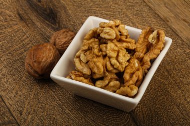 Kabın içinde açık ceviz