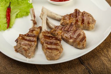 Domates soslu ızgara kuzu