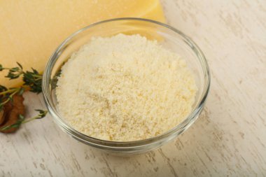 Parmesan peyniri rendesi