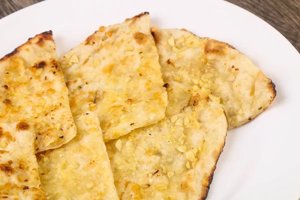 naan peynir ve sarımsak ile