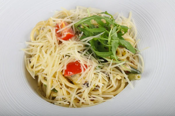 Lezzetli makarna mantar ile