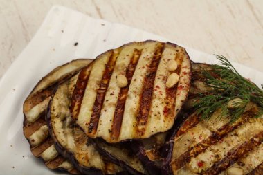 Yağ ile ızgara patlıcan