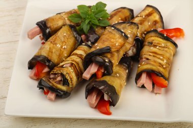 Jambon ile doldurulmuş patlıcan