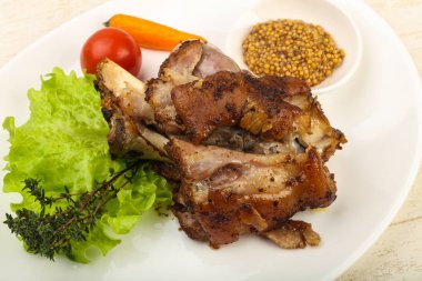 Kavrulmuş domuz diz