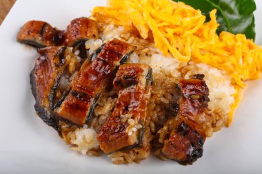 Unaju - yılan balığı pirinç