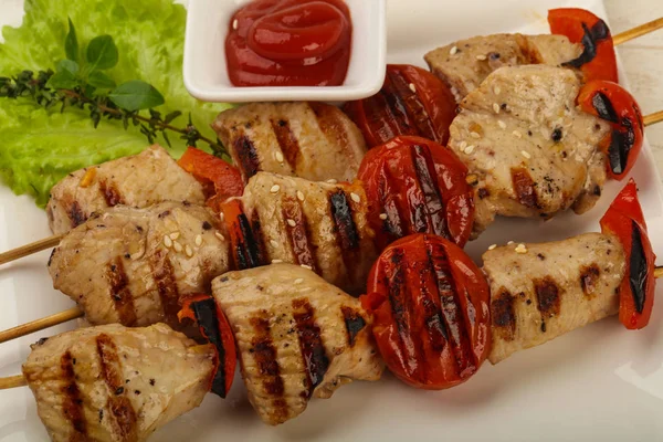 Izgara hindi şişleri