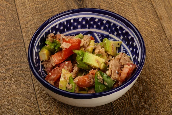 Salada de atum e abacate — Fotografia de Stock