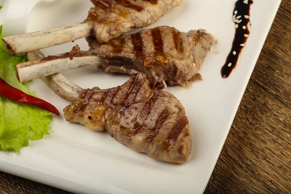 Domates soslu ızgara kuzu