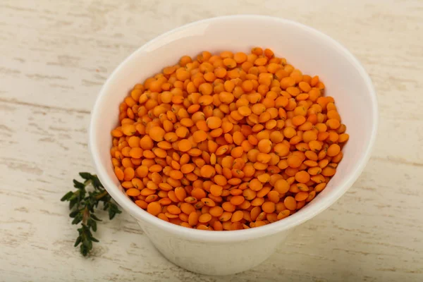 Kabın içinde portakal mercimek