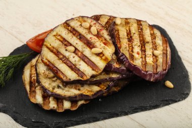 Diyet ızgara patlıcan