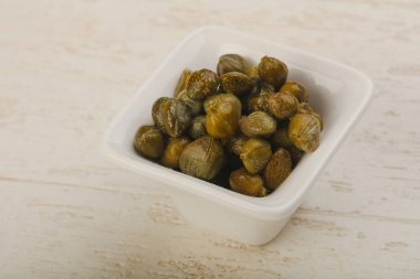 Kabın içinde turşu Kapari