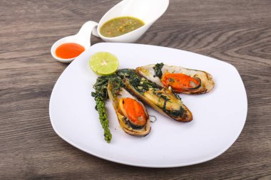 Ispanaklı pişmiş midye